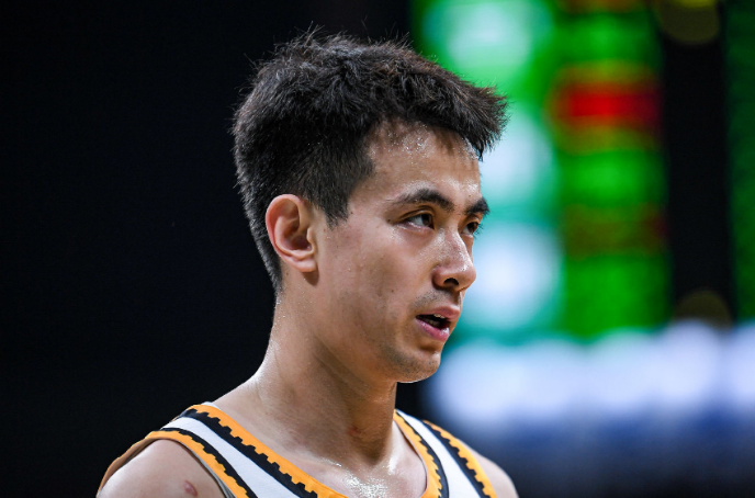 世界杯手机观看-首秀推迟！杨鸣：赵继伟今天战青岛肯定打不了 具体看队医评估