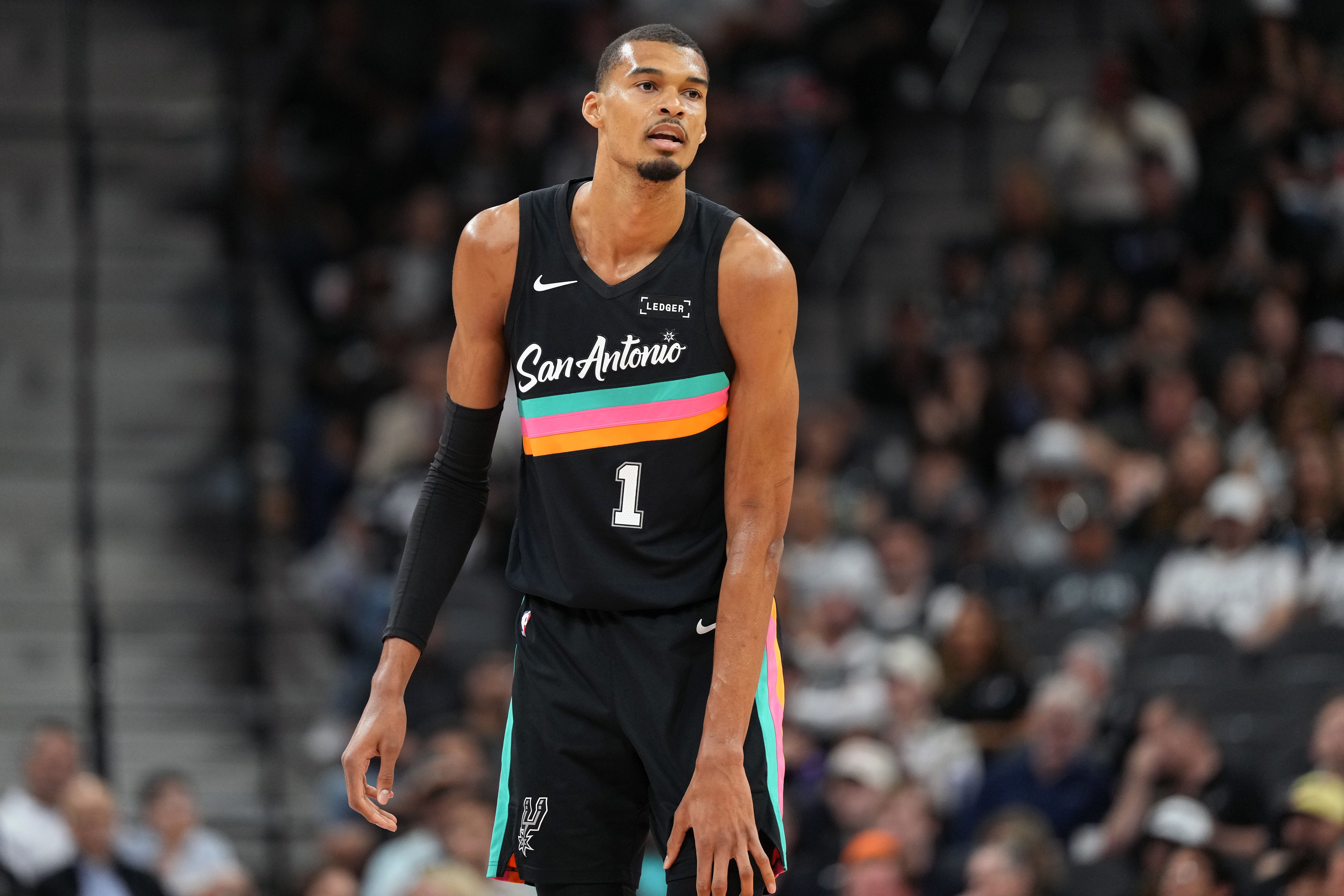 世界杯官网入口-记者：如果马刺次轮输给掘金 这场轮休文班就是最愚蠢的做法之一